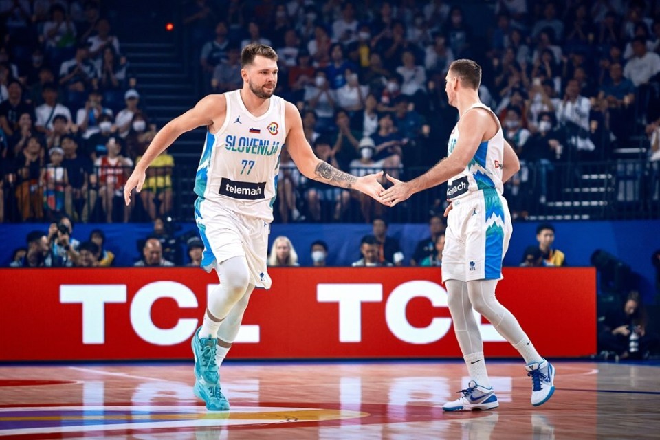 乐竟娱乐 -东契奇意外战胜澳大利亚队,刷新纪录引爆全场!(东契奇父亲质疑归化球员新)