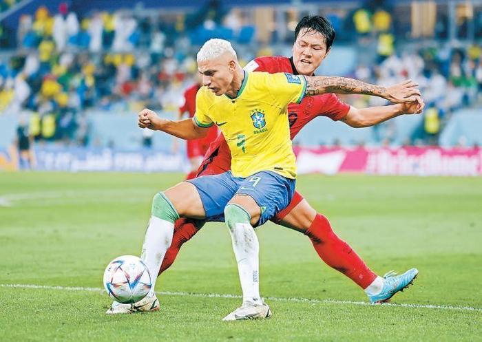 乐竟官网 - 电竞邀请赛焦点战:川蜀迅豹队强势横扫燕山巨龙队,新星闪耀。传控打穿防线