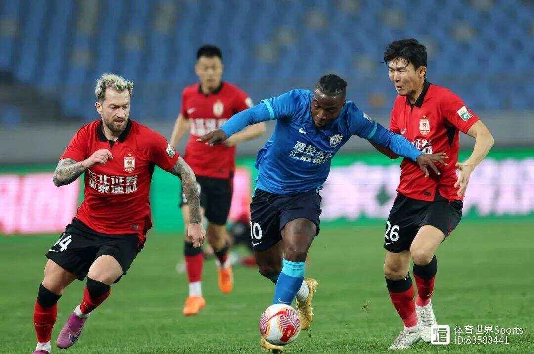 乐竟娱乐 -足球半决赛焦点战:瓯越雄狮队逆转陇右雷豹队,客场强势带走胜利。全面提速抢占先机的简单介绍