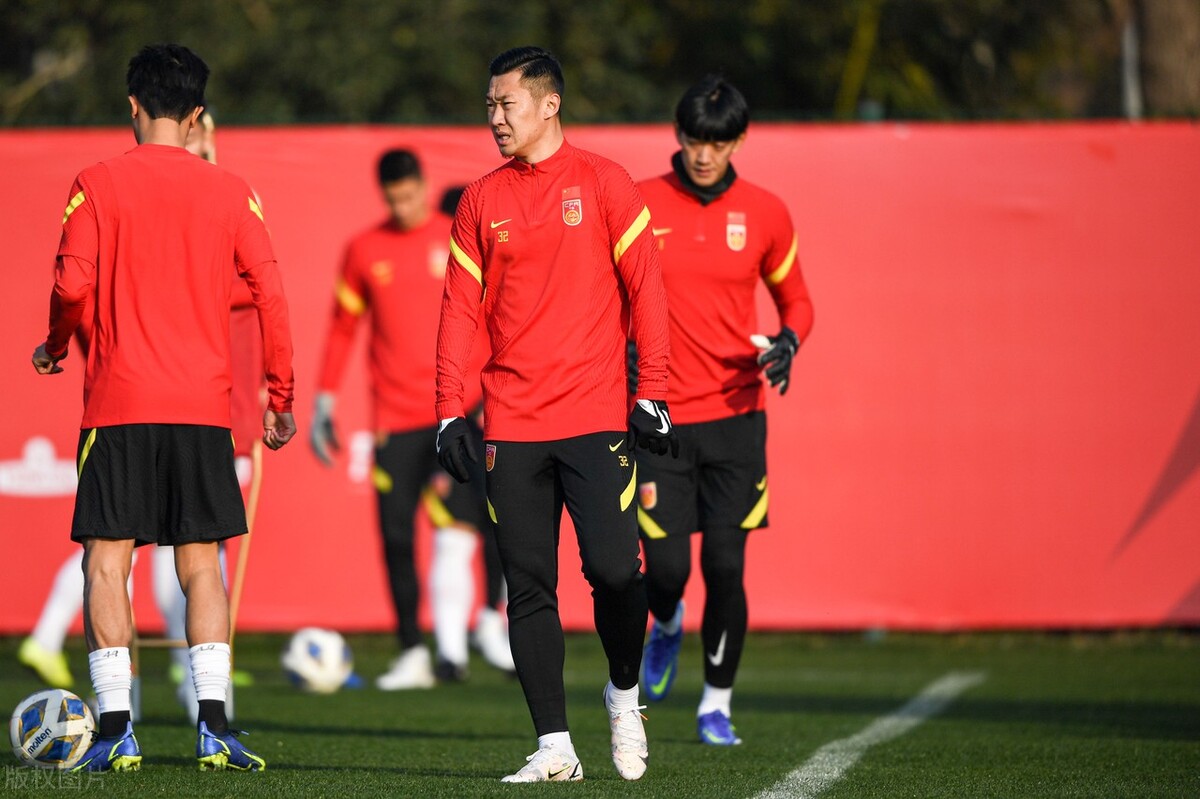 乐竟app -包含窗口期体能课后,米兰奥林匹亚临场应变备战世预赛,压力陡增,年轻球员获得机会的词条