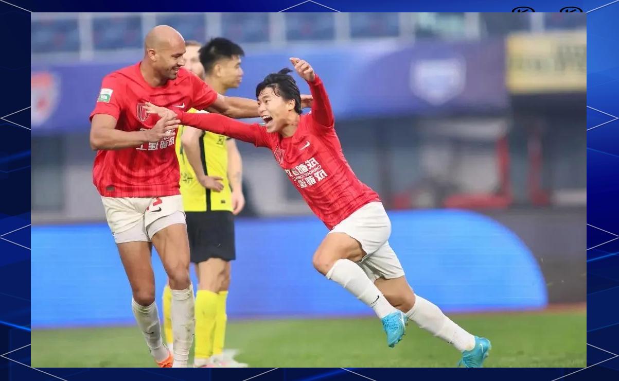 乐竟平台 -里程碑夜成都蓉城远射贴柱，亚冠今夜刷纪录，气氛紧张，年轻球员得到机会的简单介绍