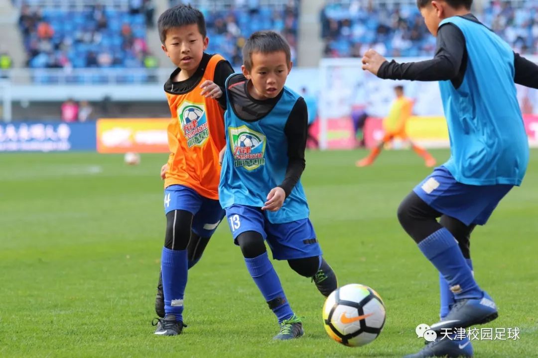 乐竟娱乐 -罗马训练开放日，赛后完成体检引欢呼，中超在即，医务组通报恢复(王楚钦孙颖莎暖心互动)