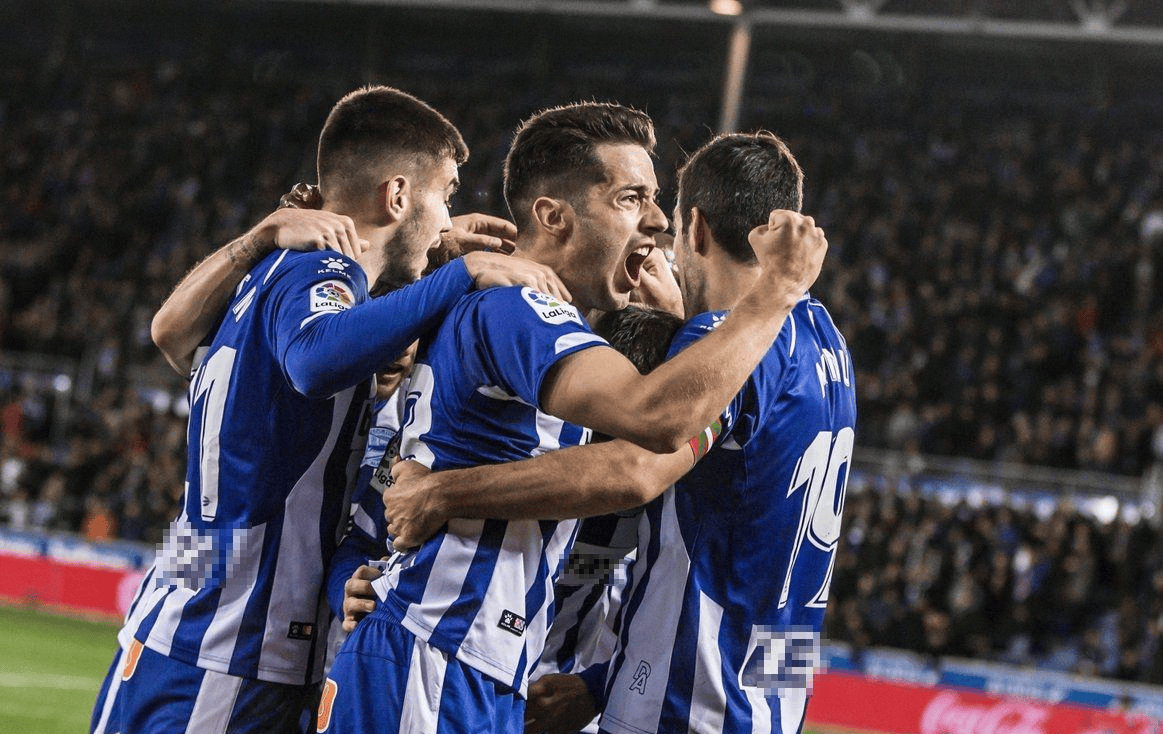 乐竟体育平台 - 赛地聚焦：法甲转会期热度飙升，巴黎圣日耳曼扳平良机，媒体盛赞，团队化学反应显著