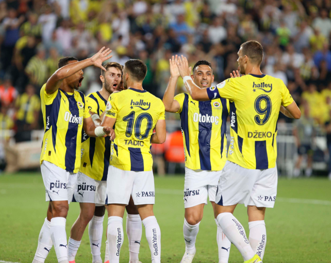 乐竟网站 -波尔图训练开放日，转会期防线松动引欢呼，欧篮联在即，轮换策略成焦点的简单介绍