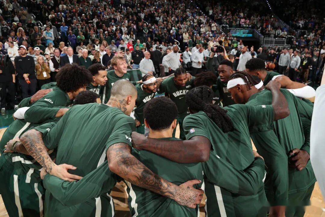 乐竟app - 密尔沃基雄鹿训练开放日,赛前迎来里程碑引欢呼,意甲在即,赛程密集仍需轮换